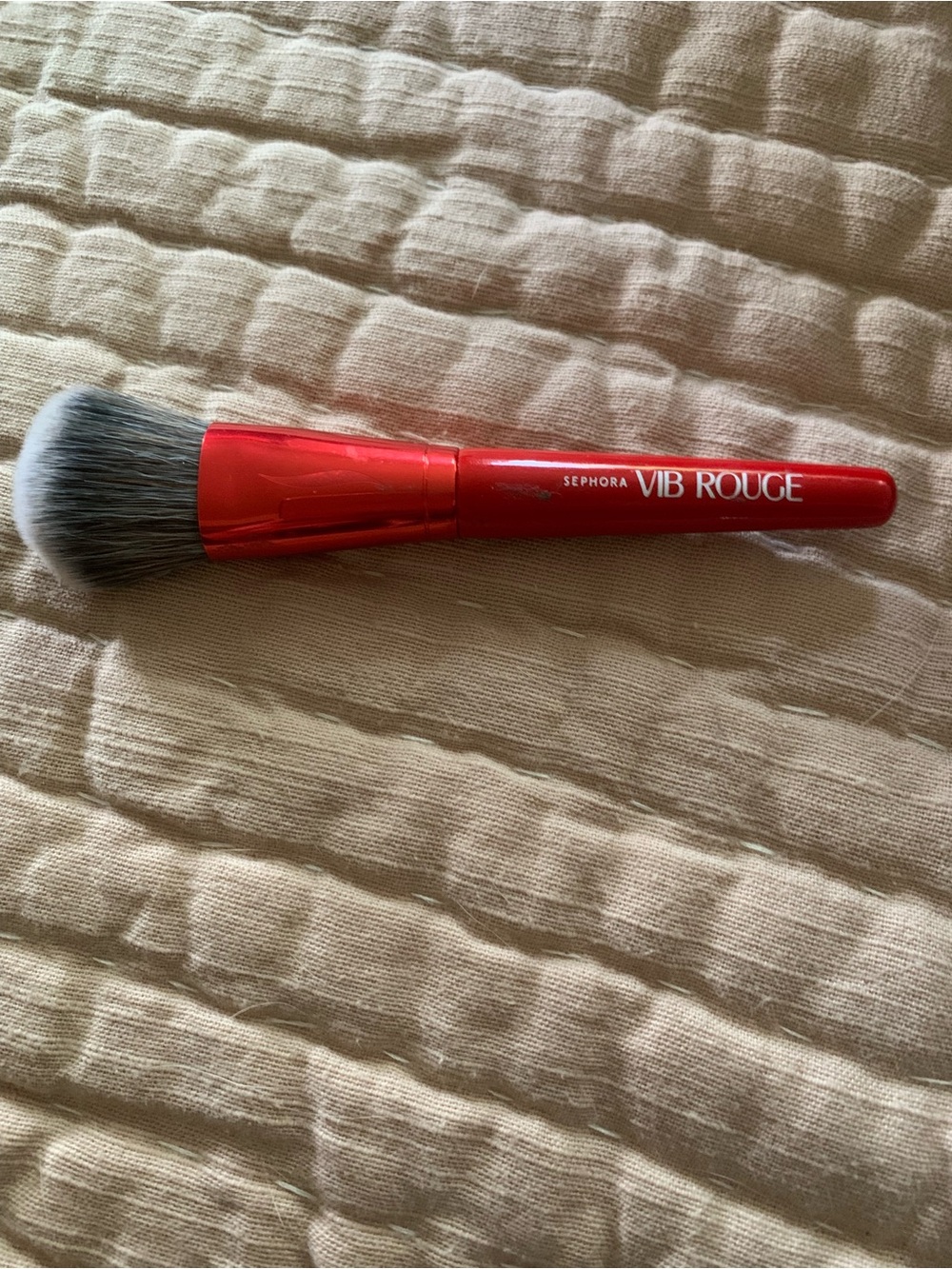 Sephora Red VIB Rouge Face Brush with Gray-Tipped Bristles